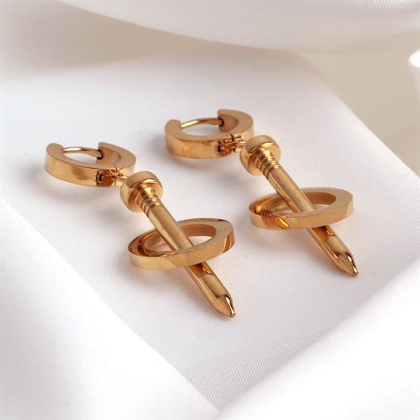 Çivi Detaylı Gold Küpe